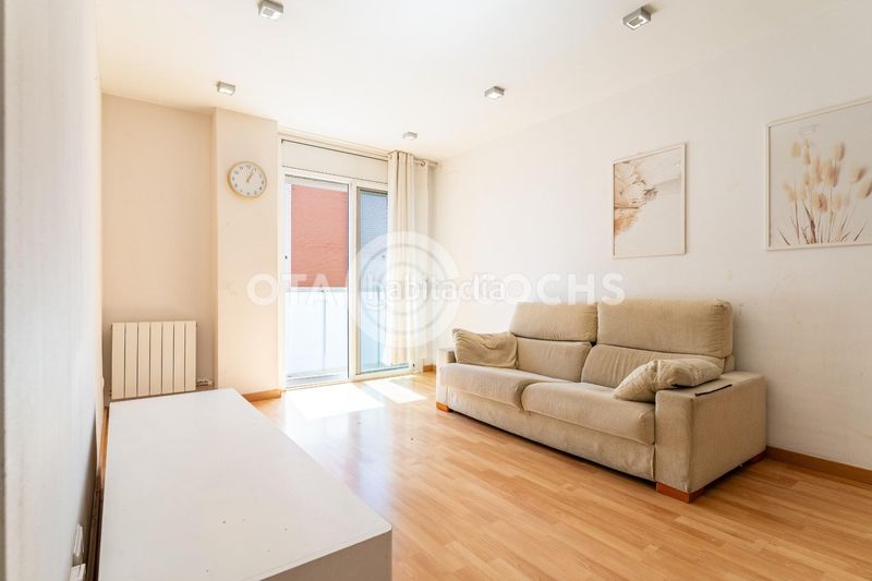 Foto 32f526e6-f70c-41c2-ab29-df19630e9a79. Pis amb aparcament a Mestral Reus