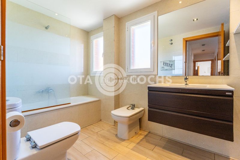 Foto 488d5528-c026-4765-b309-e23807184446. Pis amb aparcament a Mestral Reus