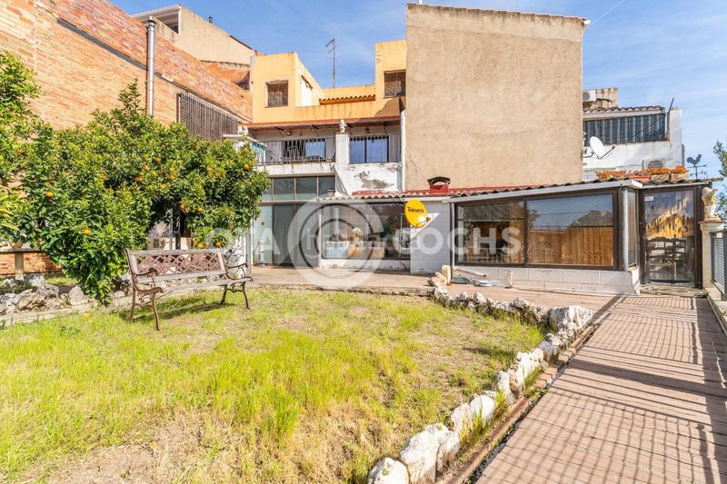 Foto 14547f52-0753-4ef0-b7b3-5c9a47ebf4c0. Casa amb aparcament a Almoster