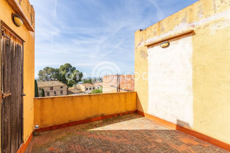 Foto 1672d1c1-f7d6-49bf-8f70-7003643f4872. Casa amb aparcament a Almoster