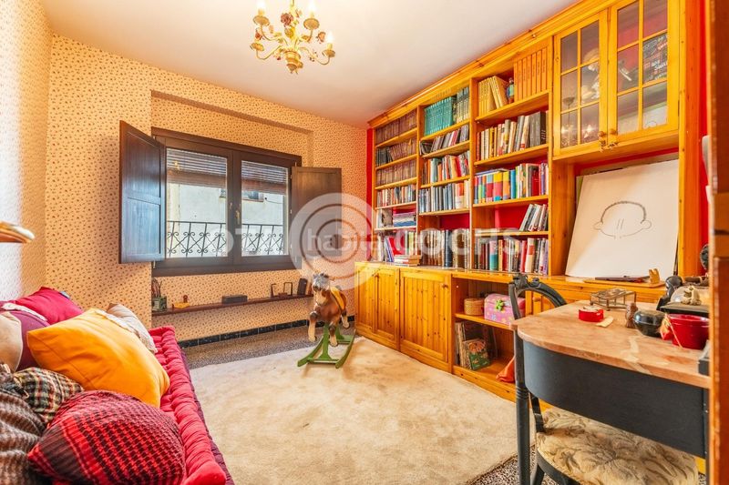 Foto a64b4f42-8f40-44c9-8249-d3a9159d8953. Casa amb aparcament a Almoster