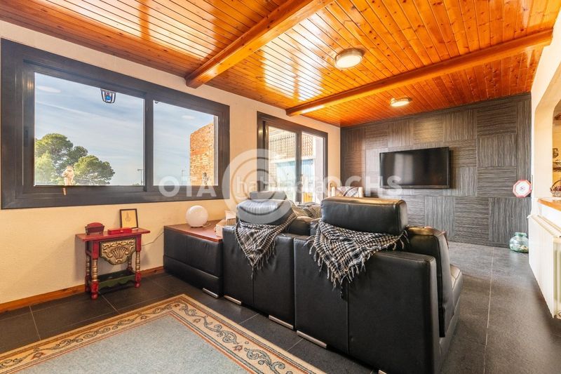 Foto b8dacf94-50ff-4457-9ea8-c25d64cc7276. Casa amb aparcament a Almoster