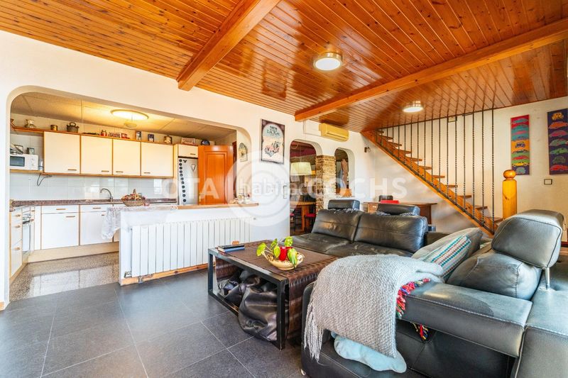 Foto f8a25e03-2165-4365-a7ae-0231aa067838. Casa amb aparcament a Almoster