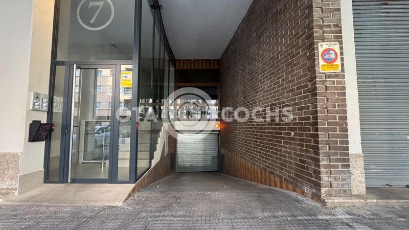 Foto 05d5a52a-12f6-4cf4-9667-e386215b3bd6. Aparcament cotxe a Ponent Reus