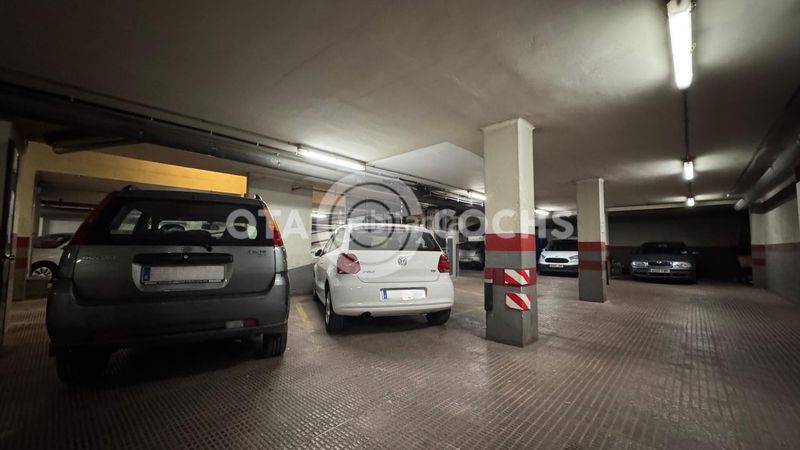 Foto 2561ca3a-9fee-478e-87c8-1ec4bc8669f5. Aparcament cotxe a Ponent Reus