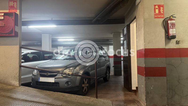 Foto 73c492a2-2455-4b76-8a88-29e786f8be46. Aparcament cotxe a Ponent Reus