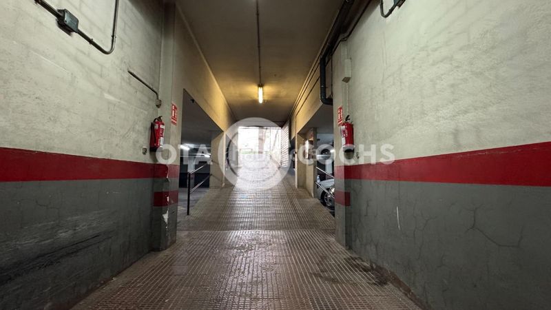 Foto 92dff2d7-b6c7-4ad3-9e28-26a513ff2b8d. Aparcament cotxe a Ponent Reus