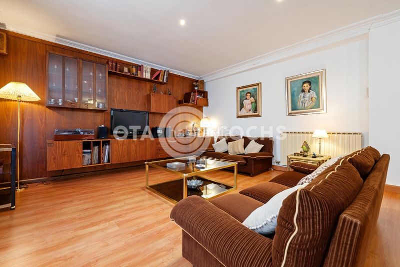 Foto b21d1b5b-4cc7-4aaa-b74f-e56d31c089f6. Edifici a Centre Reus