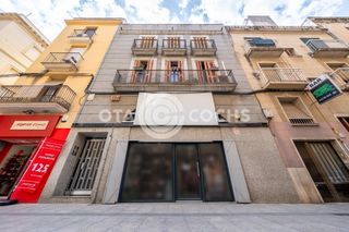 Édifice  Carrer de sant llorenç. Edificio con rentabilidad en venta en reus