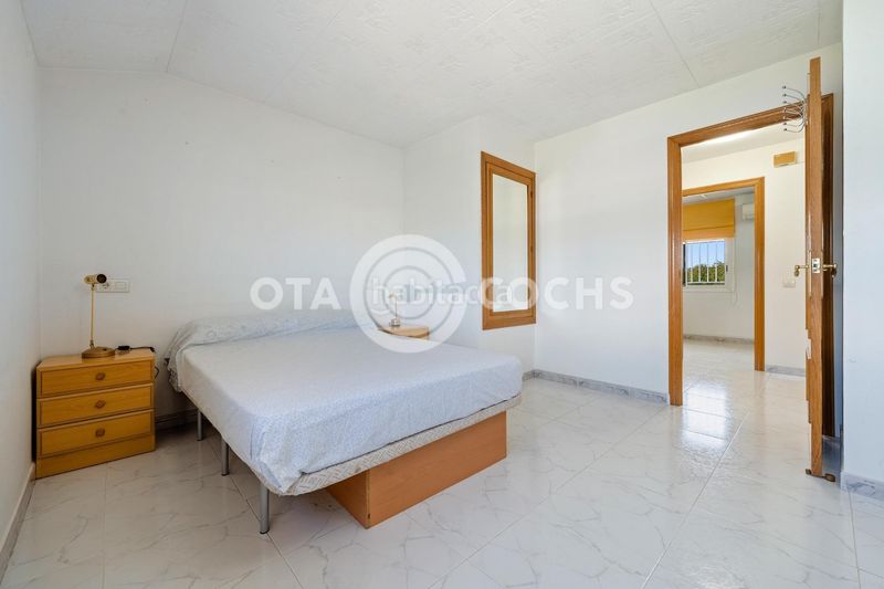 Foto b09da14f-ca84-458b-b41f-374e682dd405. Casa adossada amb calefacció aparcament a Ponent Reus