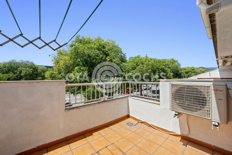 Foto c30260ef-c702-474e-809d-fed23142b2a5. Casa adossada amb calefacció aparcament a Ponent Reus