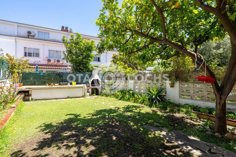 Foto f597485f-f6a4-48db-b741-68d21e6dcf4d. Casa adossada amb calefacció aparcament a Ponent Reus