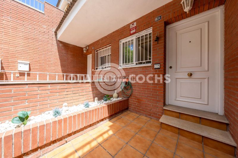 Foto fa9d7a74-6a79-40e1-a484-666c9f7701e0. Casa adossada amb calefacció aparcament a Ponent Reus