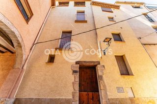 Casa adossada  Plaza longinos navas. Casa de pueblo en cabaces