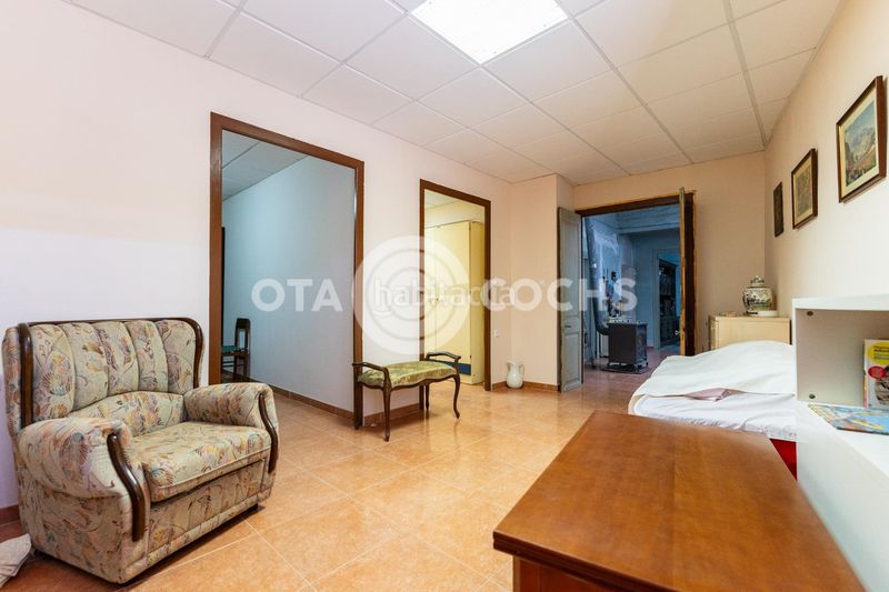 Foto 7ee1bb48-8d7a-40e9-b77f-0f0d0f50d0e6. Casa adossada amb calefacció a Cabacés