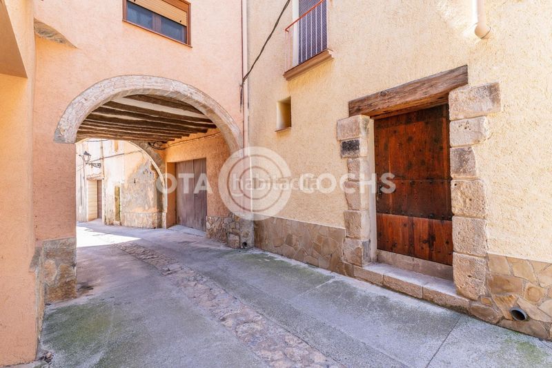 Foto f6251d8f-d4d0-46d4-a5b7-18f95ab13608. Casa adossada amb calefacció a Cabacés