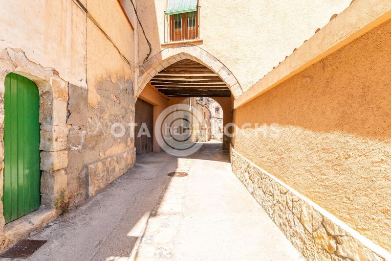 Foto f9458eda-008a-49f3-ba46-8179f588cea8. Casa adossada amb calefacció a Cabacés