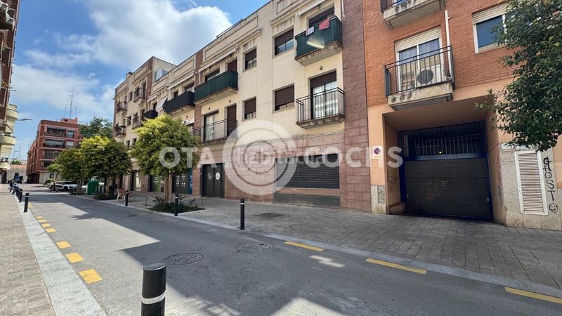 Foto 06ce94fa-f15c-4680-9a49-ae63baa69bff. Aparcament cotxe a Mestral Reus