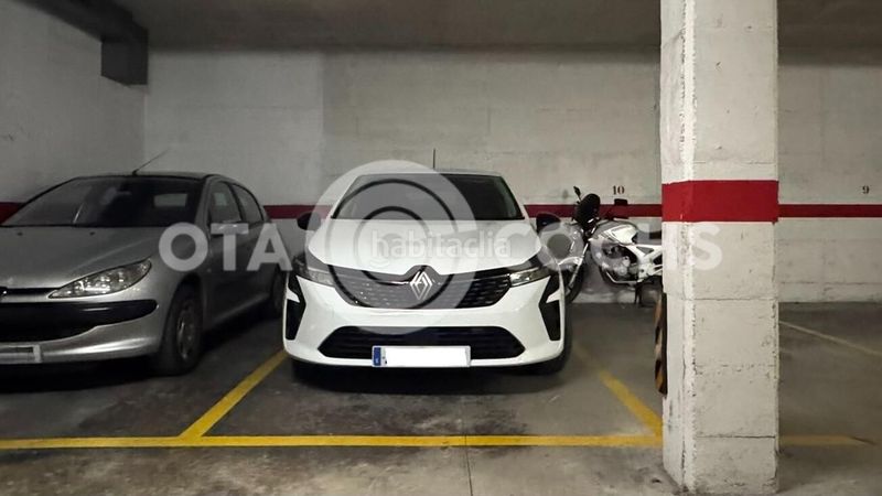 Foto 13e50b9b-37dd-425b-b535-9c48aa099b3b. Aparcament cotxe a Mestral Reus