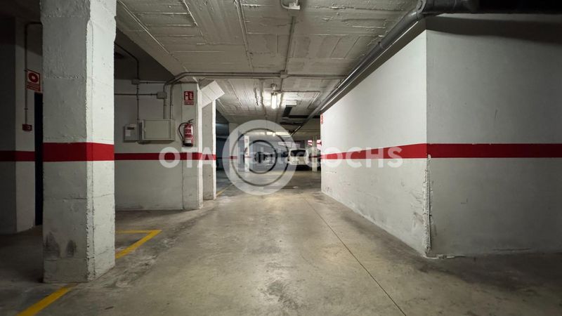 Foto 6e70ad2f-01b5-4c56-b612-858a1be1a4c9. Aparcament cotxe a Mestral Reus