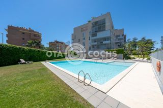 Pis  Carrer antic pas del ferrocarril. Espectacular piso con piscina comunitaria