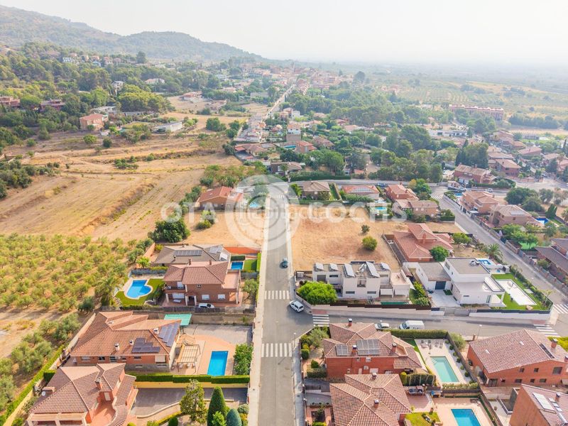 Foto 1279a30d-0194-41d0-b85a-753673545431. Terreny residencial a Almoster