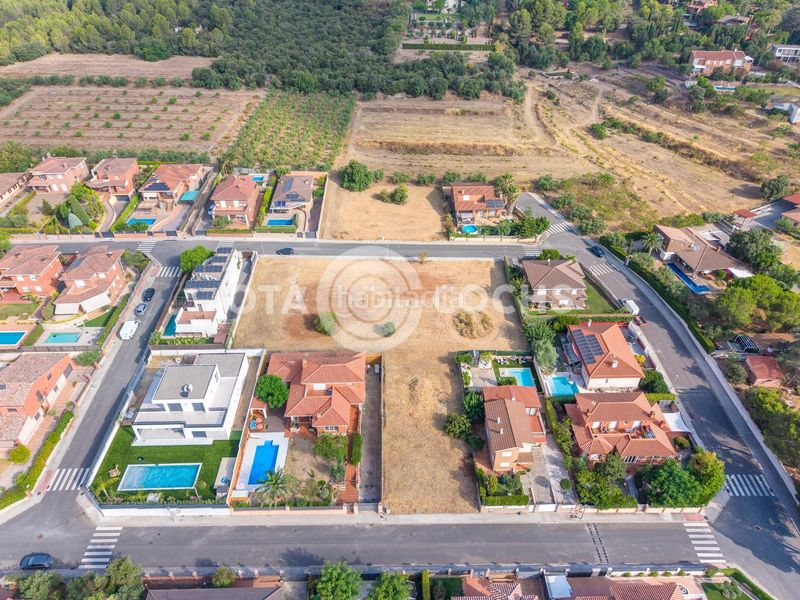 Foto 250606f6-3b96-409b-8a81-cab3e4173064. Terreny residencial a Almoster