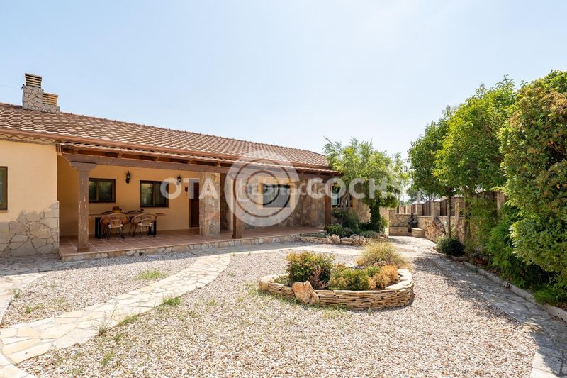 Foto 4d966c3e-aade-438a-84e5-4c488d93bb29. Xalet amb calefacció aparcament piscina a Botarell