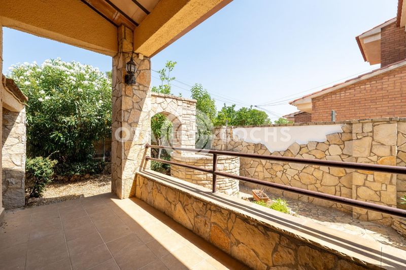 Foto 5e74fe5d-e239-4e16-92ba-53bed4c8922f. Xalet amb calefacció aparcament piscina a Botarell