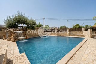 Chalet  Carrer de la sort. Espectacular chalet con piscina en botarell