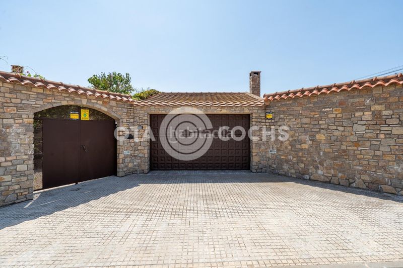Foto c6ffd467-b091-4735-817a-85eceb6c17e0. Xalet amb calefacció aparcament piscina a Botarell
