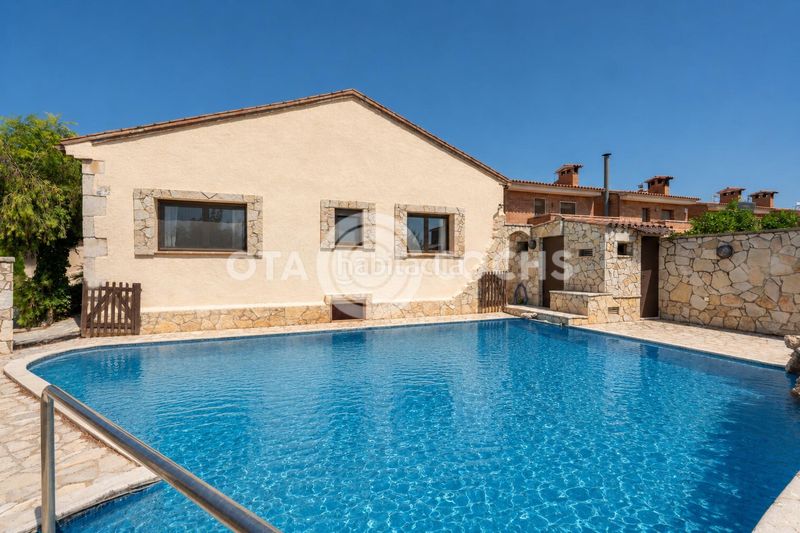Foto eec2dd4f-e8f9-4ceb-9893-c9bbbbd41180. Xalet amb calefacció aparcament piscina a Botarell