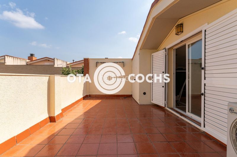 Foto 0f45a254-b16a-4c28-b29a-14a9f145be56. Casa adossada amb calefacció aparcament piscina a Reus