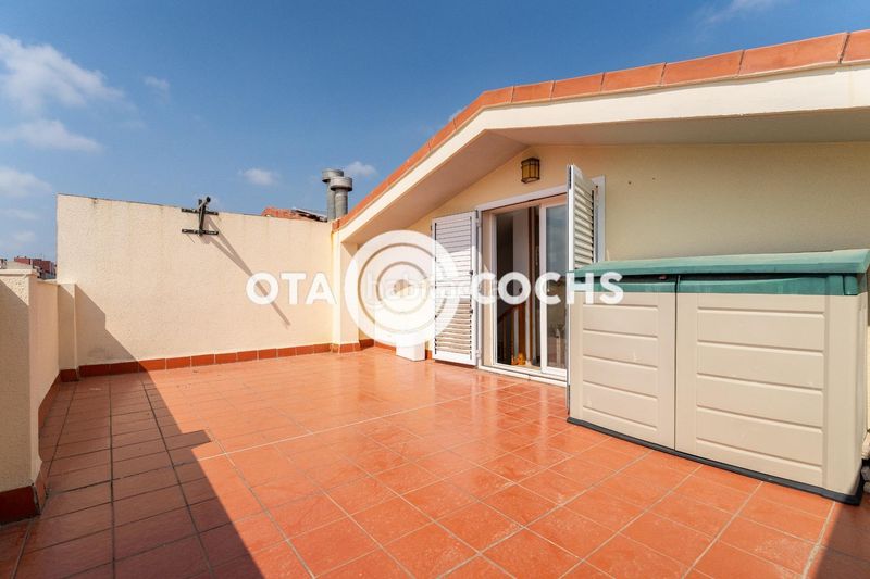 Foto 0f64e7cc-4803-4941-9c65-cde098651323. Casa adossada amb calefacció aparcament piscina a Reus