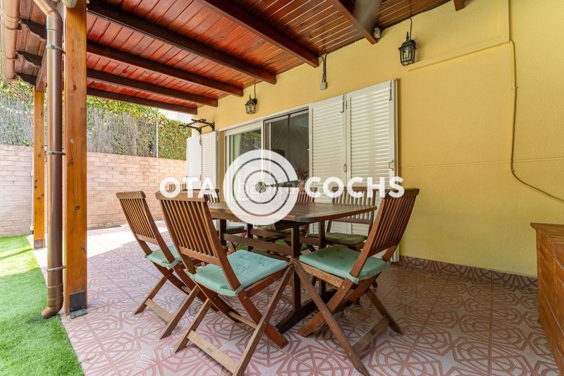 Foto 15deabdd-40cf-4372-9ce0-8264a0a9a44d. Casa adossada amb calefacció aparcament piscina a Reus