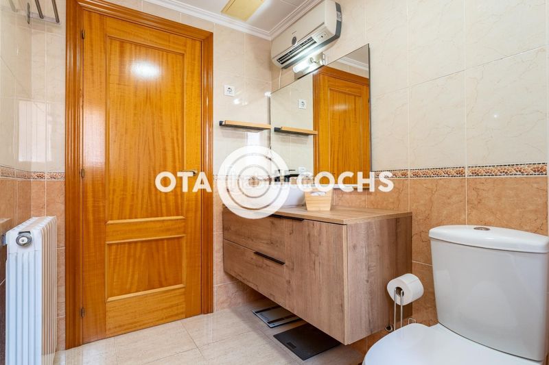 Foto 189f5106-5ef8-4780-b75a-0f77cee86d3c. Casa adossada amb calefacció aparcament piscina a Reus