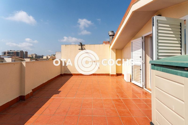 Foto 346b9c98-7e4d-4475-ac43-4d8c564f5f5e. Casa adossada amb calefacció aparcament piscina a Reus