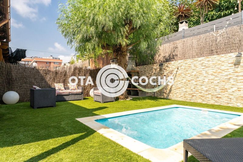 Foto 42c9d83e-0075-4dca-93d8-96ad54ebe30e. Casa adossada amb calefacció aparcament piscina a Reus