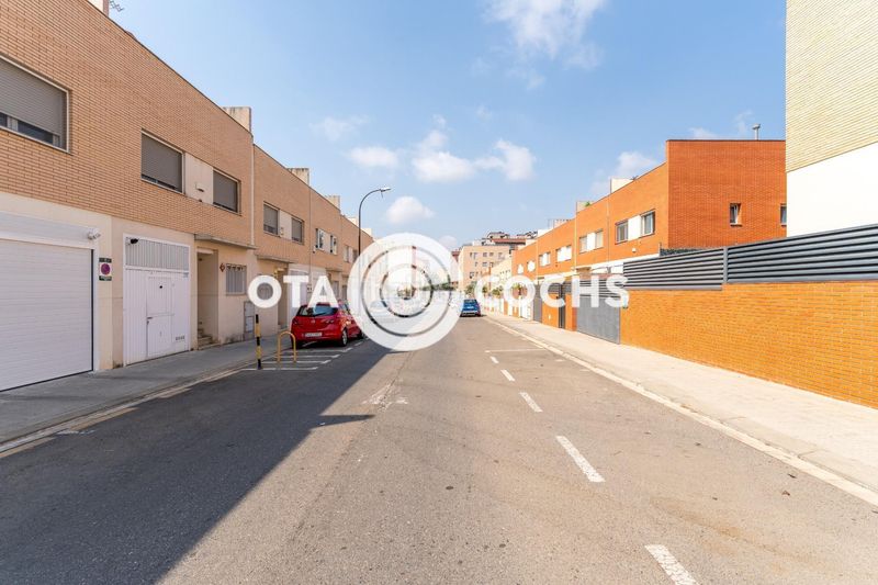 Foto 4d15e68d-0f6e-4dce-b1da-b9fc55824e23. Casa adossada amb calefacció aparcament piscina a Reus