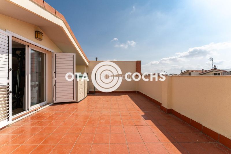 Foto 5b013bdf-6d91-41ba-94b7-236a7695b254. Casa adossada amb calefacció aparcament piscina a Reus