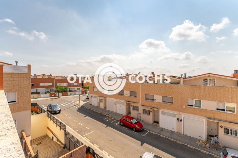 Foto 6a3b81b8-d44c-4aac-b635-46bdd480aa50. Casa adossada amb calefacció aparcament piscina a Reus