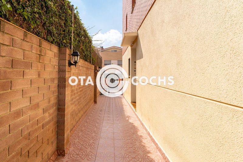 Foto 6be562dc-2353-4d27-9225-a33631332392. Casa adossada amb calefacció aparcament piscina a Reus