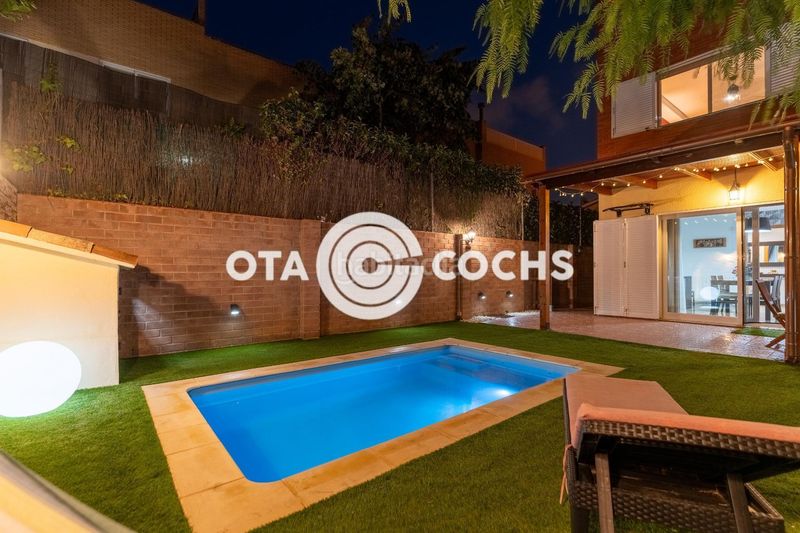 Foto 70aa6cb1-7a37-4b8c-87cb-34d705dea714. Casa adossada amb calefacció aparcament piscina a Reus