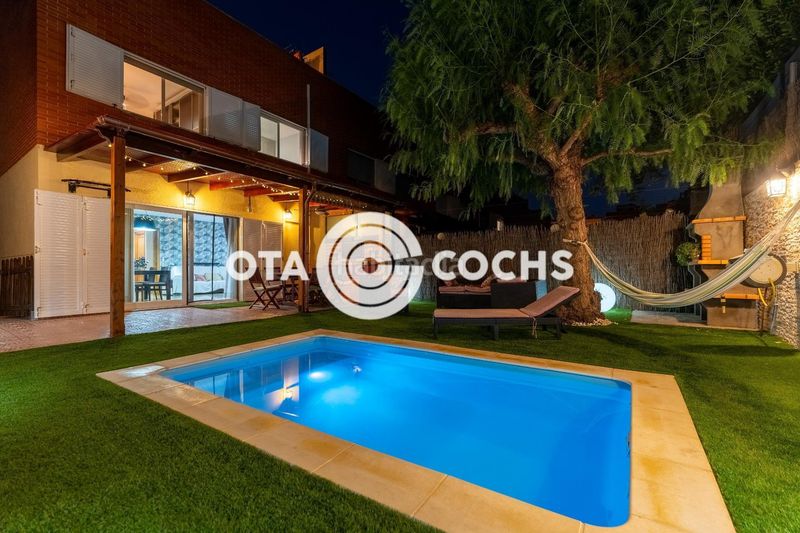 Foto 79d526d3-d50d-4315-bd3f-9ee31f2f74e5. Casa adossada amb calefacció aparcament piscina a Reus