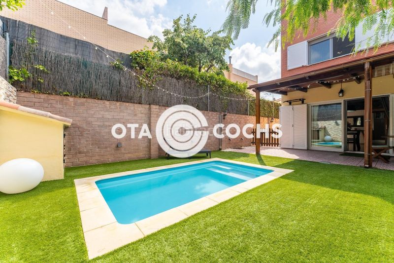 Foto 9d1b0d0d-09e1-4143-bb5d-35437ef5de4e. Casa adossada amb calefacció aparcament piscina a Reus