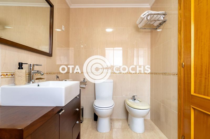 Foto a0290859-e961-4ba3-b28e-2c42138ca765. Casa adossada amb calefacció aparcament piscina a Reus