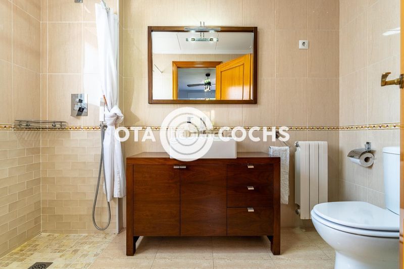 Foto a0d2b591-9069-4182-9291-e540f7ad4743. Casa adossada amb calefacció aparcament piscina a Reus