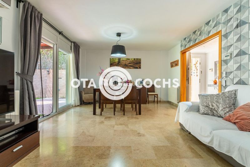 Foto a3acbf4b-d20b-4b8a-9599-ffcd22a26e55. Casa adossada amb calefacció aparcament piscina a Reus