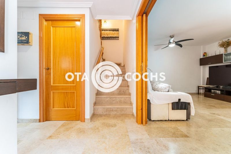 Foto a66db6aa-d8bc-4151-9819-bc58403dcd3a. Casa adossada amb calefacció aparcament piscina a Reus