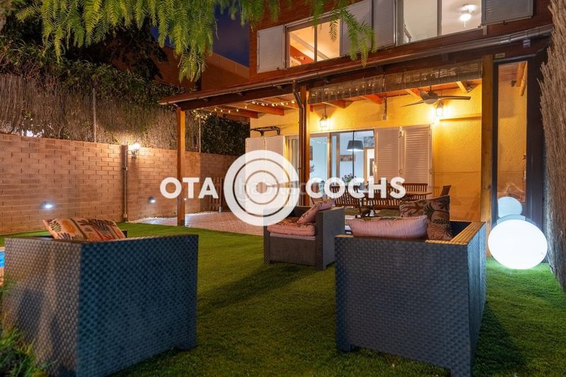 Foto a91860e8-b495-43bf-a2f7-1941247eb7f6. Casa adossada amb calefacció aparcament piscina a Reus